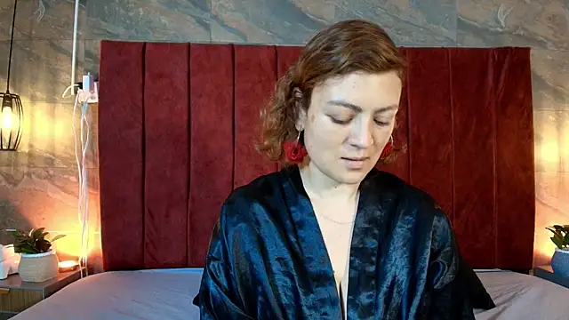 Hinata Moon online show from July 4, 2026, 12:32 pm