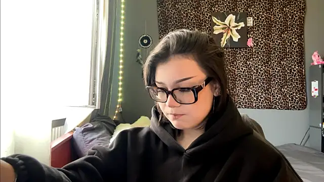 StellaCors online show from July 30, 2026, 3:33 pm