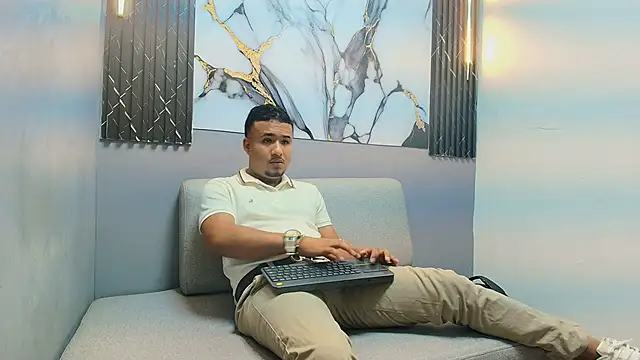 Snapshot of MAICOL_TORNER chatting on June 13, 2026, 3:37 am MAICOL TORNER online show from June 13, 2026, 3:37 am