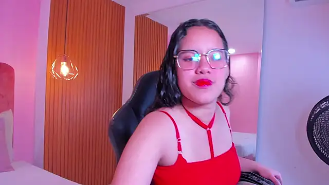 Snapshot of shayra_alina chatting on July 4, 2026, 12:43 pm shayra alina online show from July 4, 2026, 12:43 pm