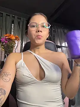 ashleytravis Bless online show from June 13, 2026, 12:03 pm