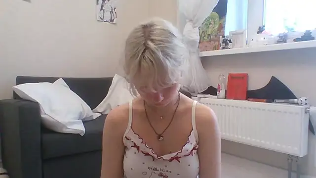 Snapshot of DinaKolter chatting on July 28, 2026, 3:21 pm DinaKolter online show from July 28, 2026, 3:21 pm