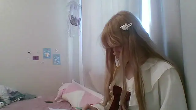 Snapshot of DinaKolter chatting on June 17, 2026, 11:53 am DinaKolter online show from June 17, 2026, 11:53 am