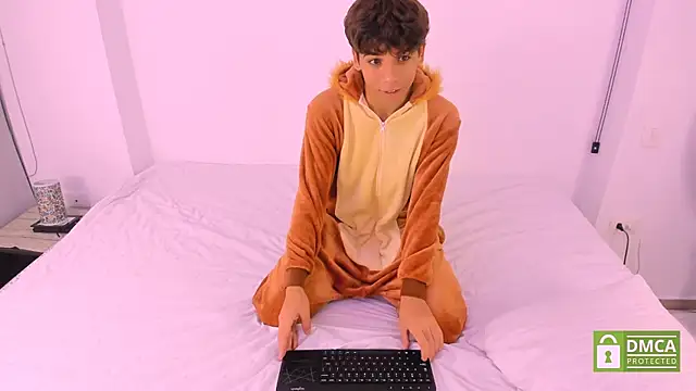 Snapshot of Samy_Twink chatting on June 13, 2026, 2:09 am Samy Twink online show from June 13, 2026, 2:09 am