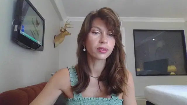 Snapshot of SelenaRase chatting on June 13, 2026, 2:20 am SelenaRase online show from June 13, 2026, 2:20 am