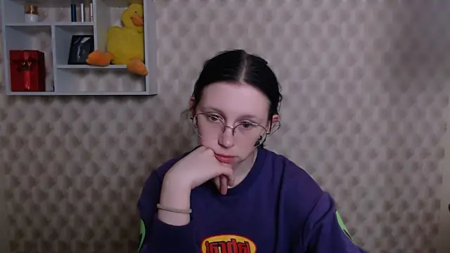 Snapshot of AniMay77 chatting on June 15, 2026, 6:24 am AniMay77 online show from June 15, 2026, 6:24 am
