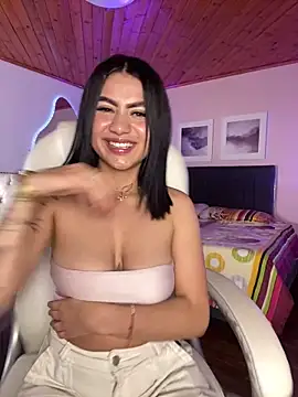 Snapshot of Mariana_pink18 chatting on June 18, 2026, 4:11 am Mariana pink18 online show from June 18, 2026, 4:11 am
