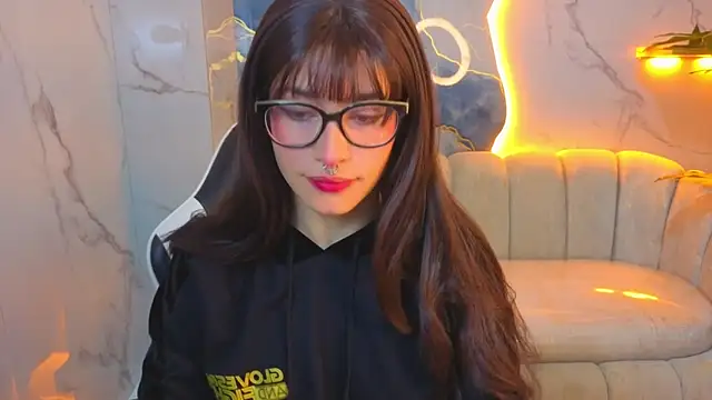 Lily Tx online show from June 18, 2026, 12:43 pm