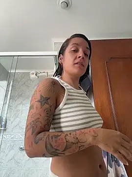 Snapshot of SOPHIA_VELMONT chatting on June 15, 2026, 2:17 pm SOPHIA VELMONT online show from June 15, 2026, 2:17 pm