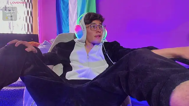 Snapshot of Angelito_Twink chatting on June 11, 2026, 8:39 pm Angelito Twink online show from June 11, 2026, 8:39 pm