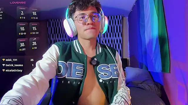 Snapshot of Angelito_Twink chatting on June 13, 2026, 2:09 am Angelito Twink online show from June 13, 2026, 2:09 am