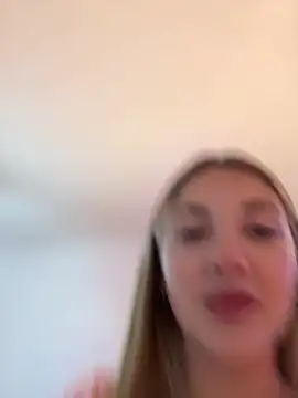 dolcemarrrr online show from June 24, 2026, 8:17 pm