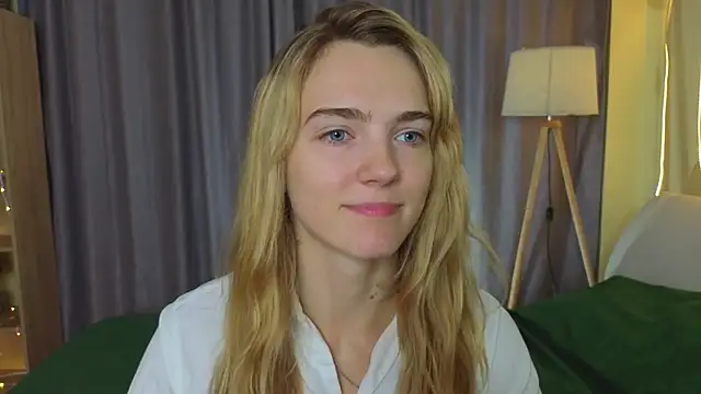 MarielRoloson online show from July 4, 2026, 7:07 pm