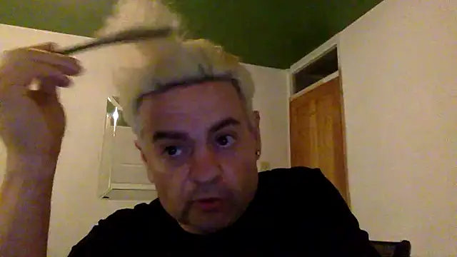 Snapshot of HugodelSol chatting on June 18, 2026, 12:20 am HugodelSol online show from June 18, 2026, 12:20 am