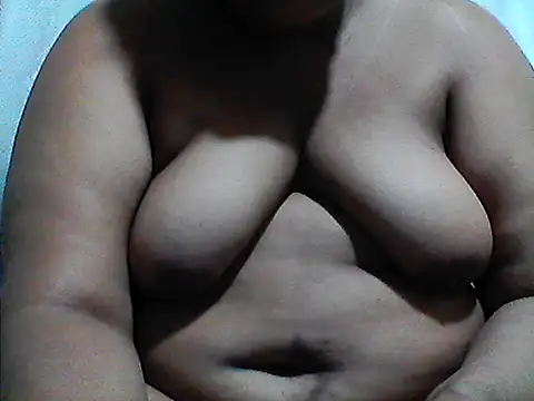 Snapshot of Angelsweee chatting on June 18, 2026, 6:35 pm Angelsweee online show from June 18, 2026, 6:35 pm