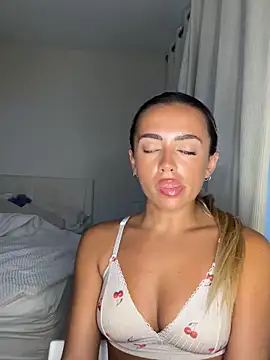 Snapshot of Harrietbronzex chatting on June 21, 2026, 8:25 pm Harrietbronzex online show from June 21, 2026, 8:25 pm