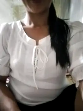 Snapshot of Helen-nn chatting on June 28, 2026, 1:28 pm Helen-nn online show from June 28, 2026, 1:28 pm