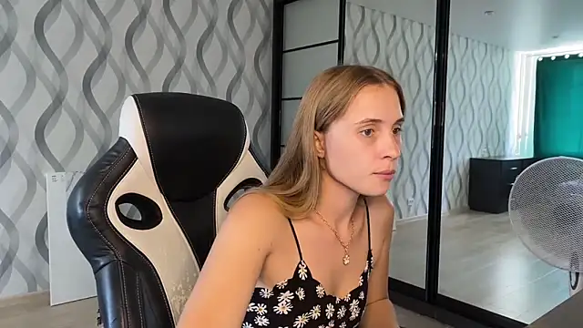 Snapshot of Miss_Luna_meow chatting on June 30, 2026, 8:47 am Miss Luna meow online show from June 30, 2026, 8:47 am