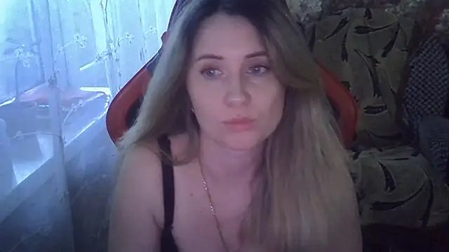 KiraKisskiss online show from June 16, 2026, 2:06 pm