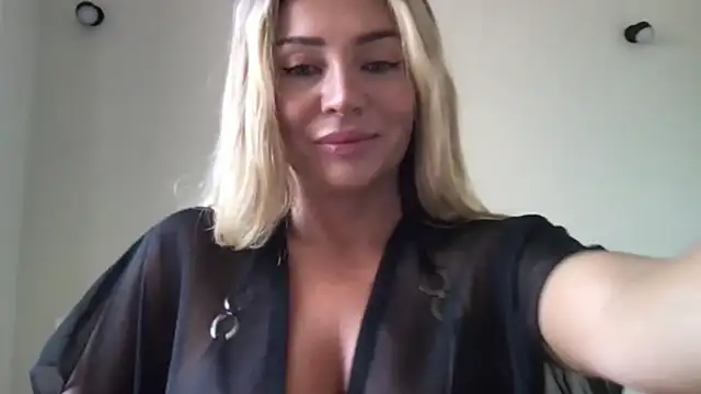 Chloeblond online show from June 30, 2026, 3:01 pm