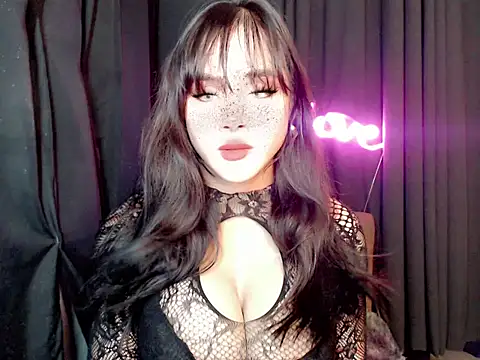 Snapshot of ExpensiveTiffanyxx chatting on July 16, 2026, 10:45 am ExpensiveTiffanyxx online show from July 16, 2026, 10:45 am