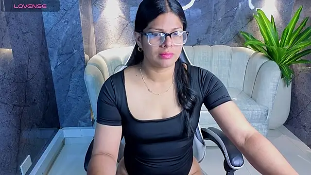 Snapshot of sarah_bay_tx chatting on July 18, 2026, 7:44 pm sarah bay tx online show from July 18, 2026, 7:44 pm