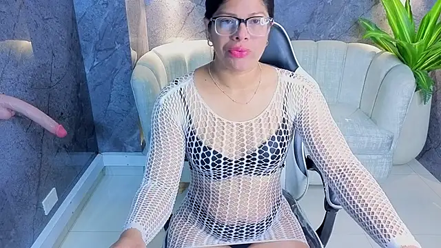Snapshot of sarah_bay_tx chatting on July 26, 2026, 12:34 pm sarah bay tx online show from July 26, 2026, 12:34 pm