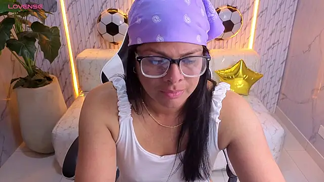 Snapshot of sarah_bay_tx chatting on June 25, 2026, 7:52 pm sarah bay tx online show from June 25, 2026, 7:52 pm