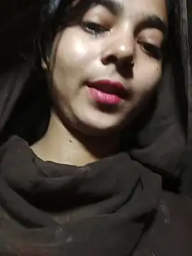 Snapshot of Simran_143 chatting on July 31, 2026, 2:58 pm Simran 143 online show from July 31, 2026, 2:58 pm