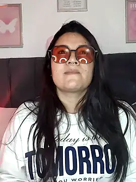 Snapshot of samm_curvy chatting on July 18, 2026, 11:24 pm samm curvy online show from July 18, 2026, 11:24 pm