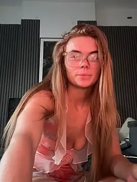 Snapshot of TaliaWhiteX chatting on June 25, 2026, 8:25 pm TaliaWhiteX online show from June 25, 2026, 8:25 pm