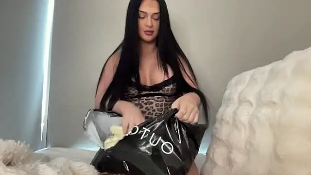 TheOnlyLeila online show from August 4, 2026, 1:32 am
