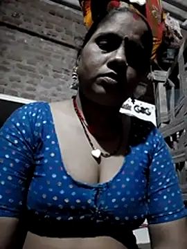 Snapshot of Hot_shiri chatting on August 5, 2026, 8:14 pm Hot shiri online show from August 5, 2026, 8:14 pm
