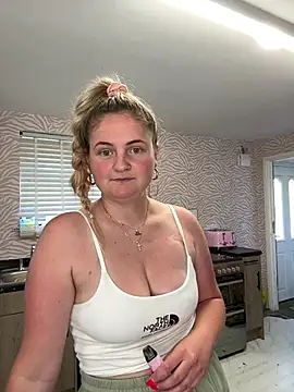 Snapshot of Juicy_BabeXo chatting on June 24, 2026, 10:03 am Juicy BabeXo online show from June 24, 2026, 10:03 am