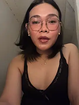 Snapshot of lunapitches chatting on June 23, 2026, 5:22 pm lunapitches online show from June 23, 2026, 5:22 pm
