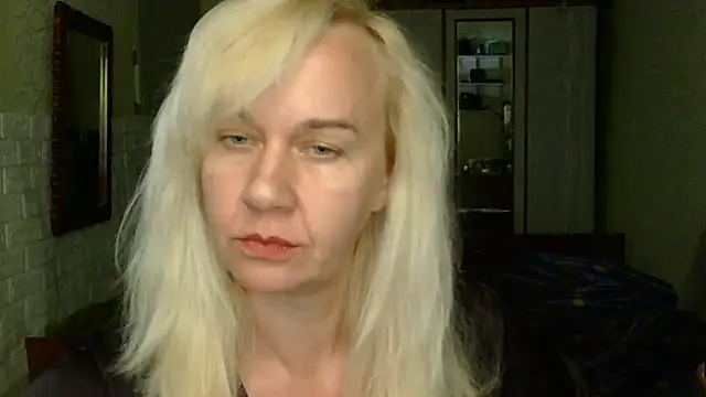 Ravelynni online show from July 12, 2026, 1:56 pm