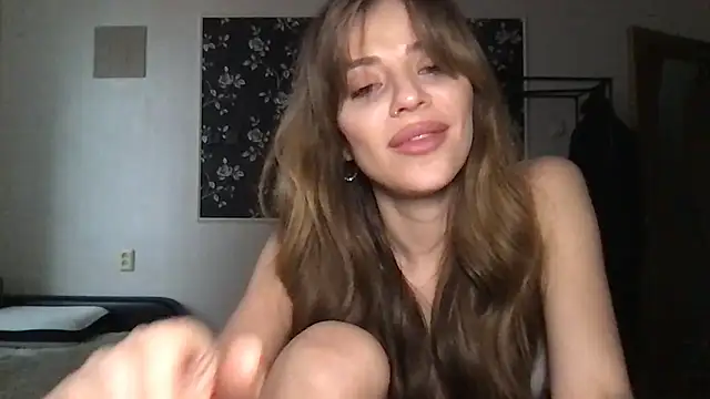 Snapshot of Solenne chatting on July 4, 2026, 10:54 am Solenne online show from July 4, 2026, 10:54 am