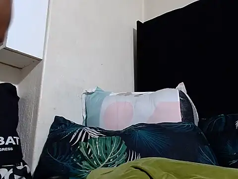 creamyslender23 online show from July 21, 2026, 8:59 am