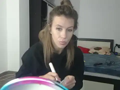 Snapshot of DedeSibel chatting on February 24, 2025, 8:49 am DedeSibel online show from February 24, 2025, 8:49 am