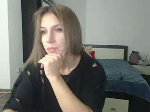 Snapshot of DedeSibel chatting on February 22, 2025, 5:35 pm DedeSibel online show from February 22, 2025, 5:35 pm