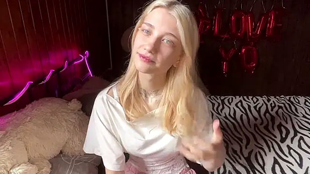 Snapshot of GlyndaMccannon chatting on July 30, 2026, 9:52 am GlyndaMccannon online show from July 30, 2026, 9:52 am