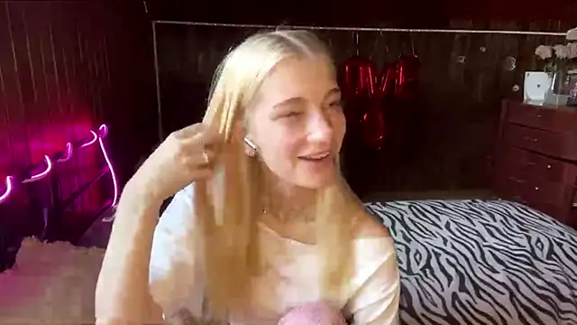 Snapshot of GlyndaMccannon chatting on August 2, 2026, 8:12 am GlyndaMccannon online show from August 2, 2026, 8:12 am