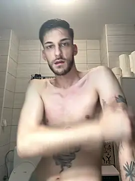skinnytwink2008 online show from June 24, 2026, 8:46 am