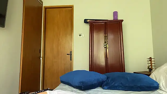 kittycat4you online show from January 14, 2026, 5:11 am