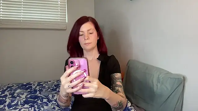 Snapshot of LylaFrost chatting on July 24, 2026, 1:01 am LylaFrost online show from July 24, 2026, 1:01 am