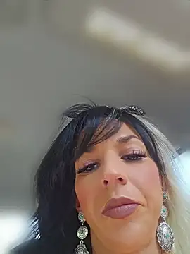 Snapshot of lil_jiggly chatting on July 21, 2026, 8:21 pm lil jiggly online show from July 21, 2026, 8:21 pm