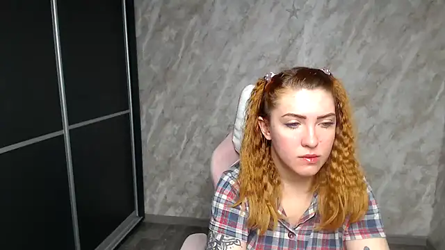 Reginasmilee online show from January 12, 2026, 2:18 am