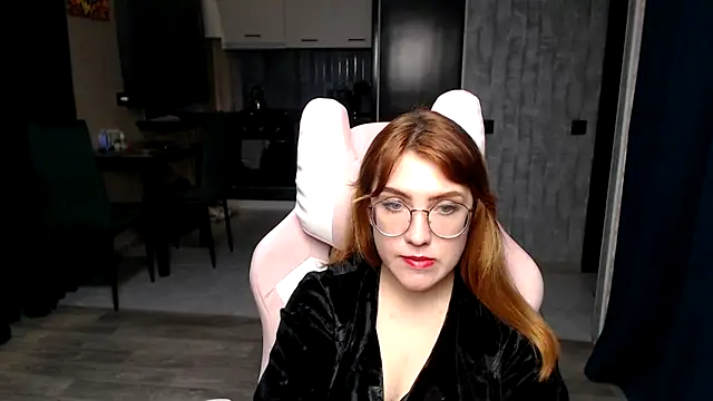 Reginasmilee online show from November 12, 2025, 5:44 am