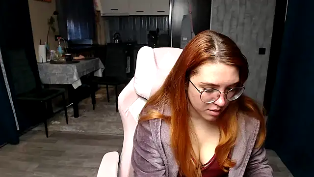 Reginasmilee online show from April 28, 2026, 2:49 am