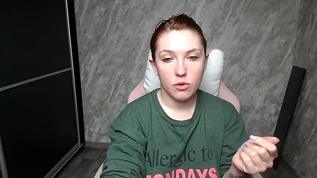 Reginasmilee online show from February 19, 2026, 6:27 pm